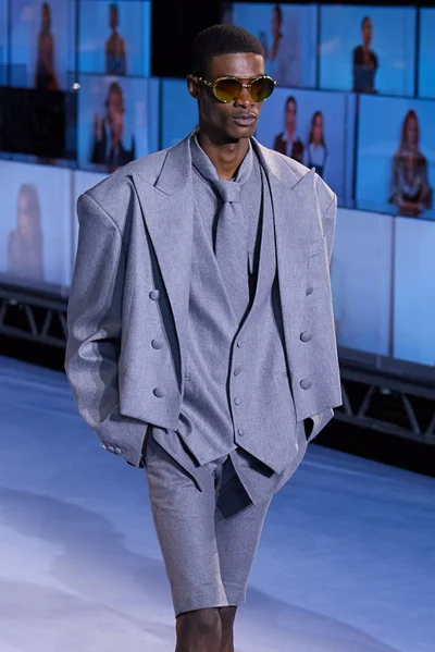 Look 16